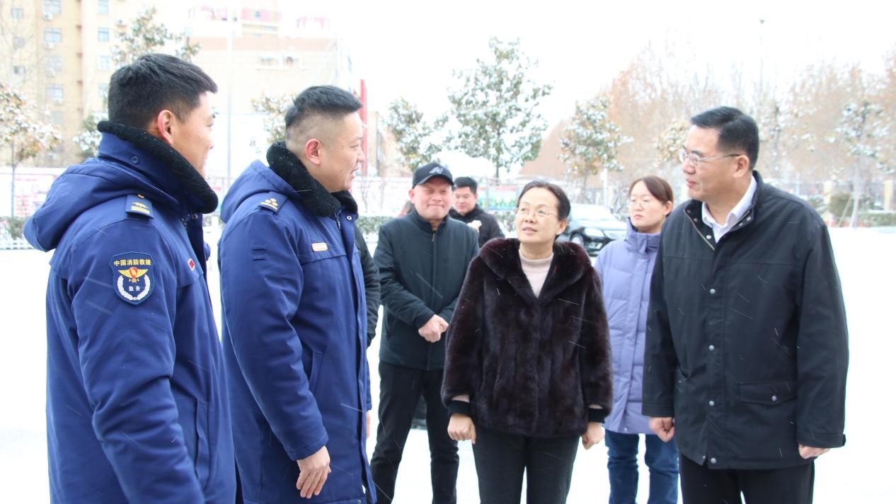 区委常委、区人大主任闫峰走访慰问区消防救援大队