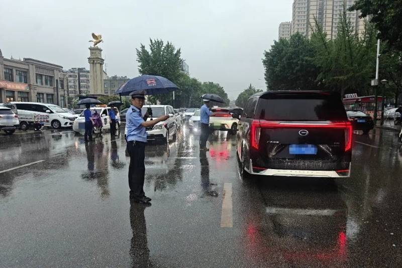兖州公安：以“雨”为令 “警”护平安